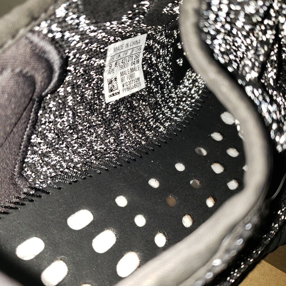 Yeezy 350 v2 black reflective - Picture 3 of 4